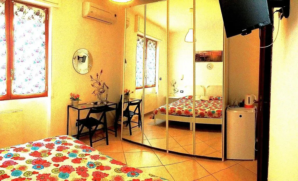 Top Suit Centro - Guest House Brugherio 0*,  Italy